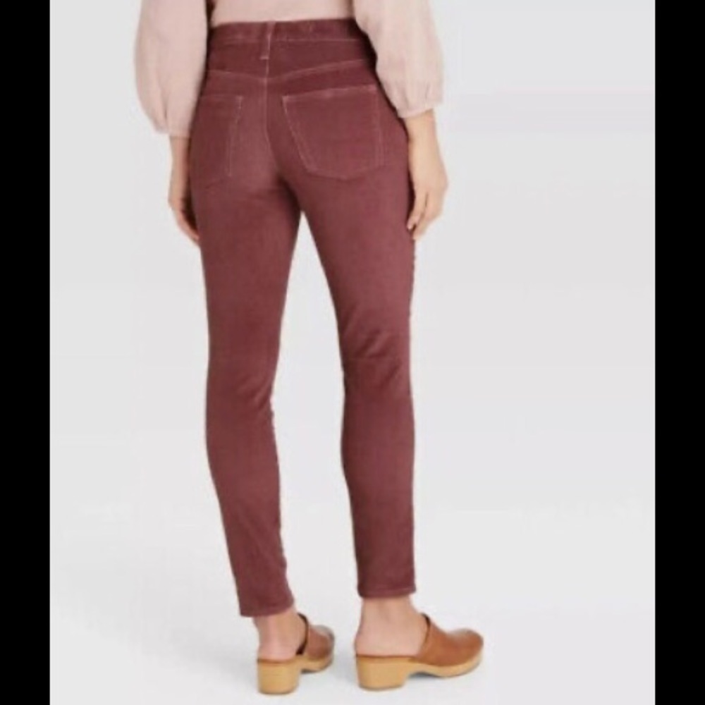 Universal Thread/ Stretch High-Rise Corduroy Skinny Jeans /Size 6/Berry Red